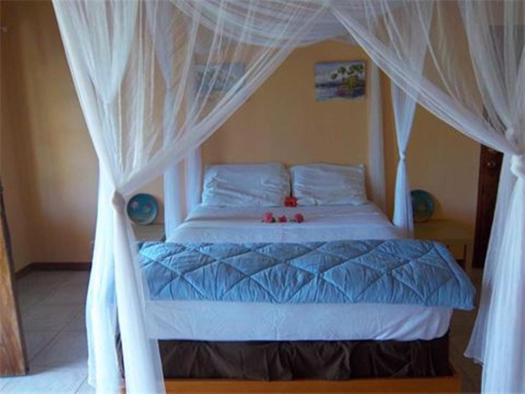 By The Sea Vacation Home And Villa Порт-Антонио Номер фото