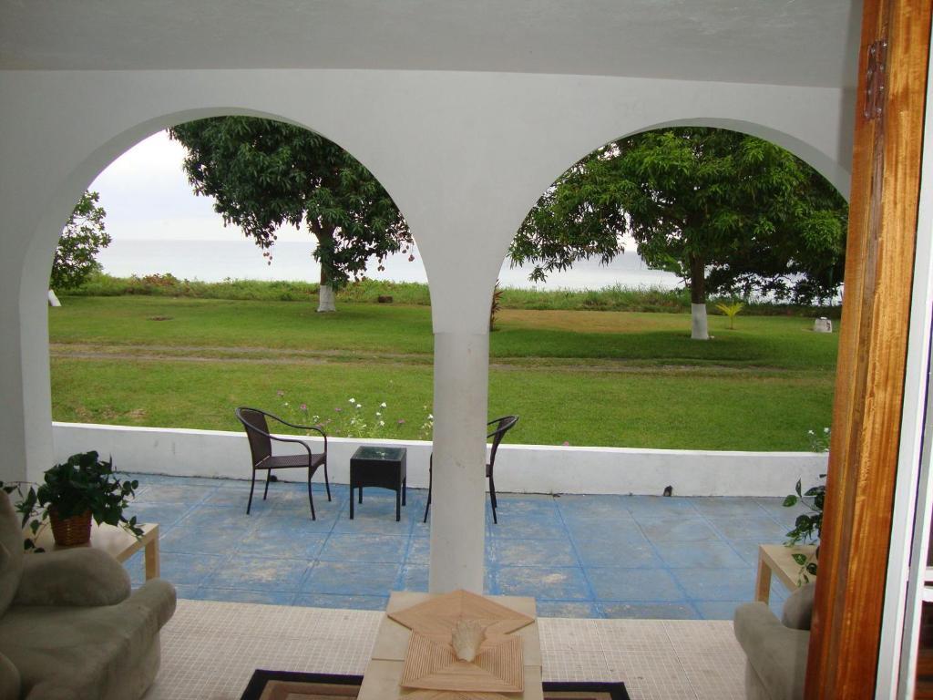 By The Sea Vacation Home And Villa Порт-Антонио Номер фото