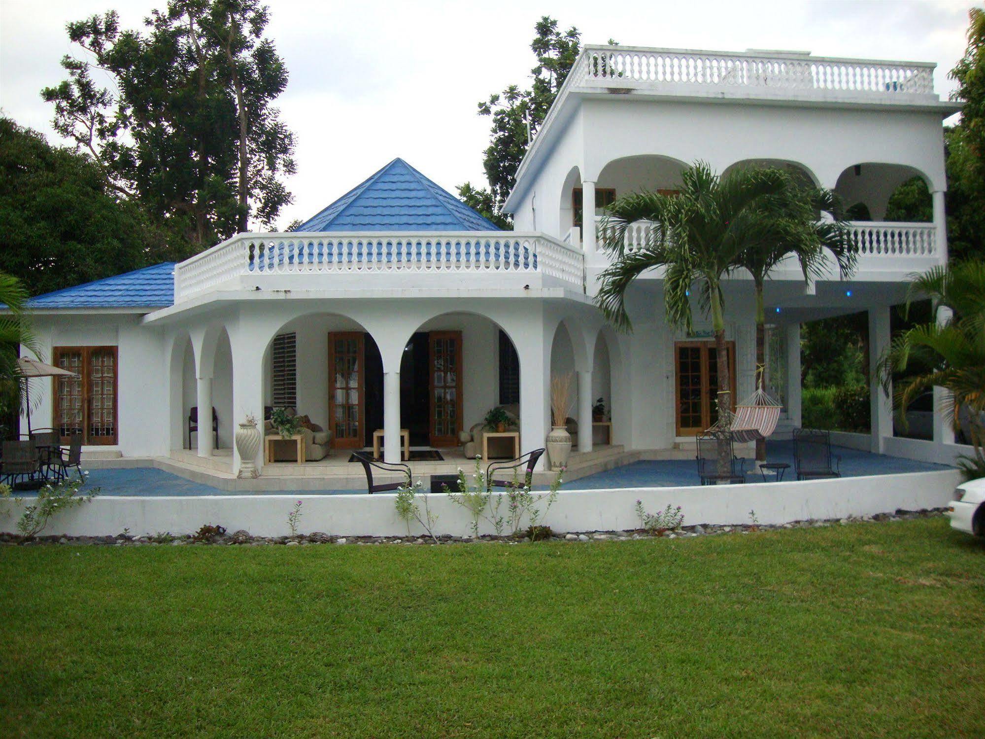 By The Sea Vacation Home And Villa Порт-Антонио Экстерьер фото